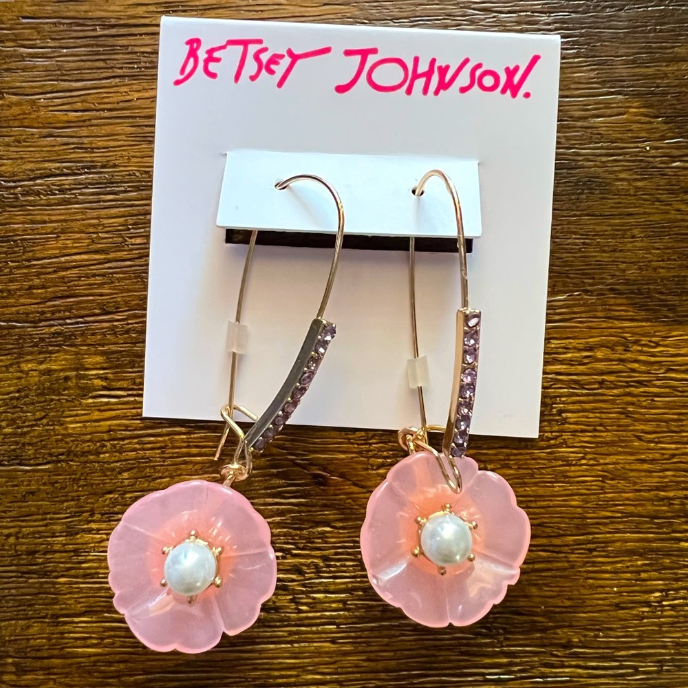 NWT Betsey Johnson Pink Flower 🌸 Pearl Earrings
